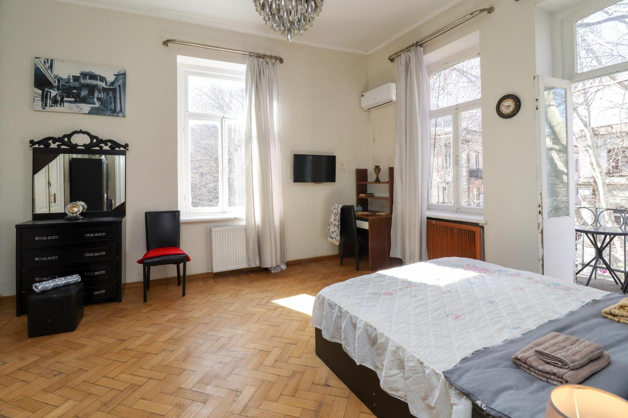 Хостел Leon Rooms Тбилиси Экстерьер фото