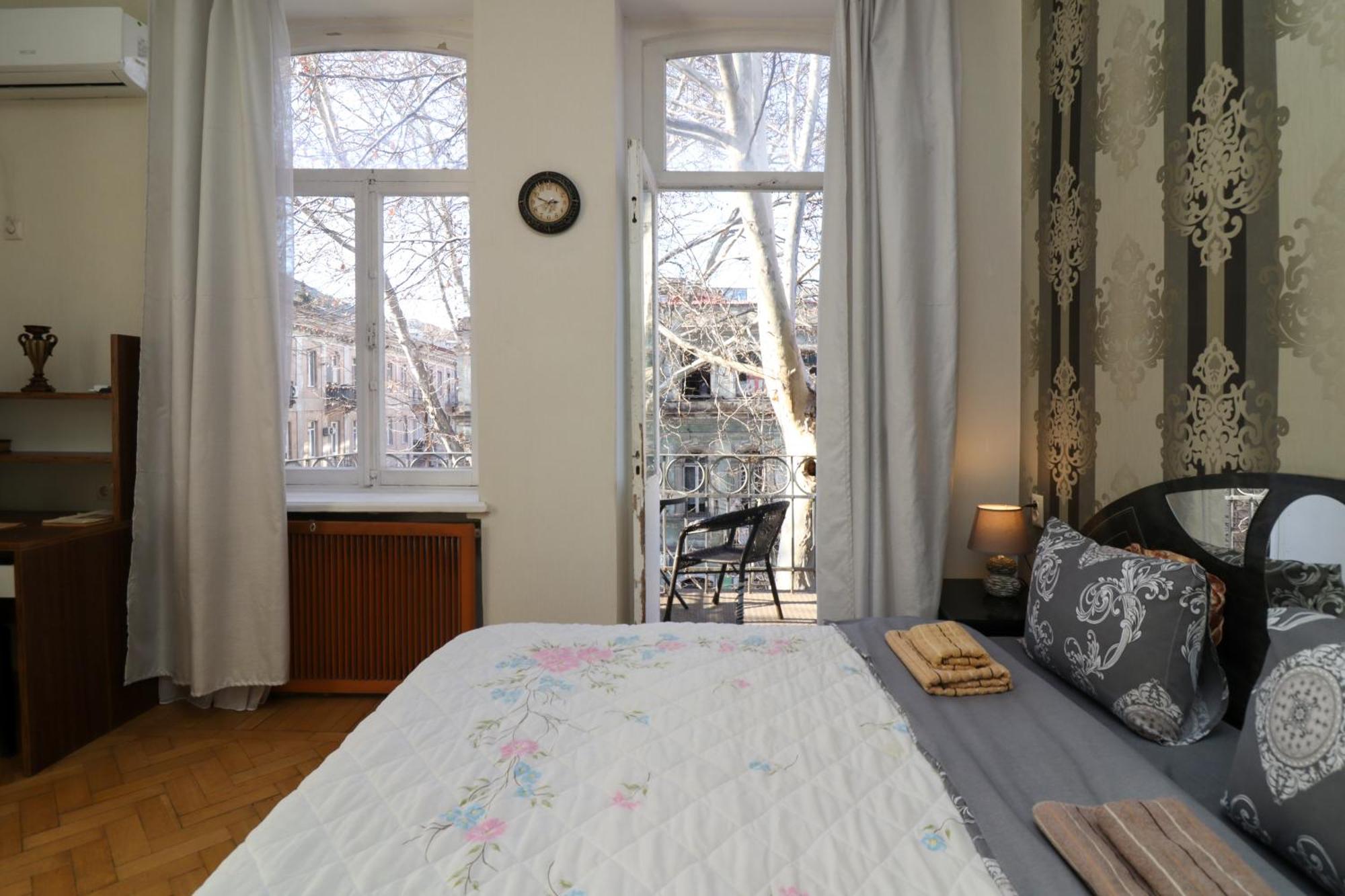 Хостел Leon Rooms Тбилиси Экстерьер фото